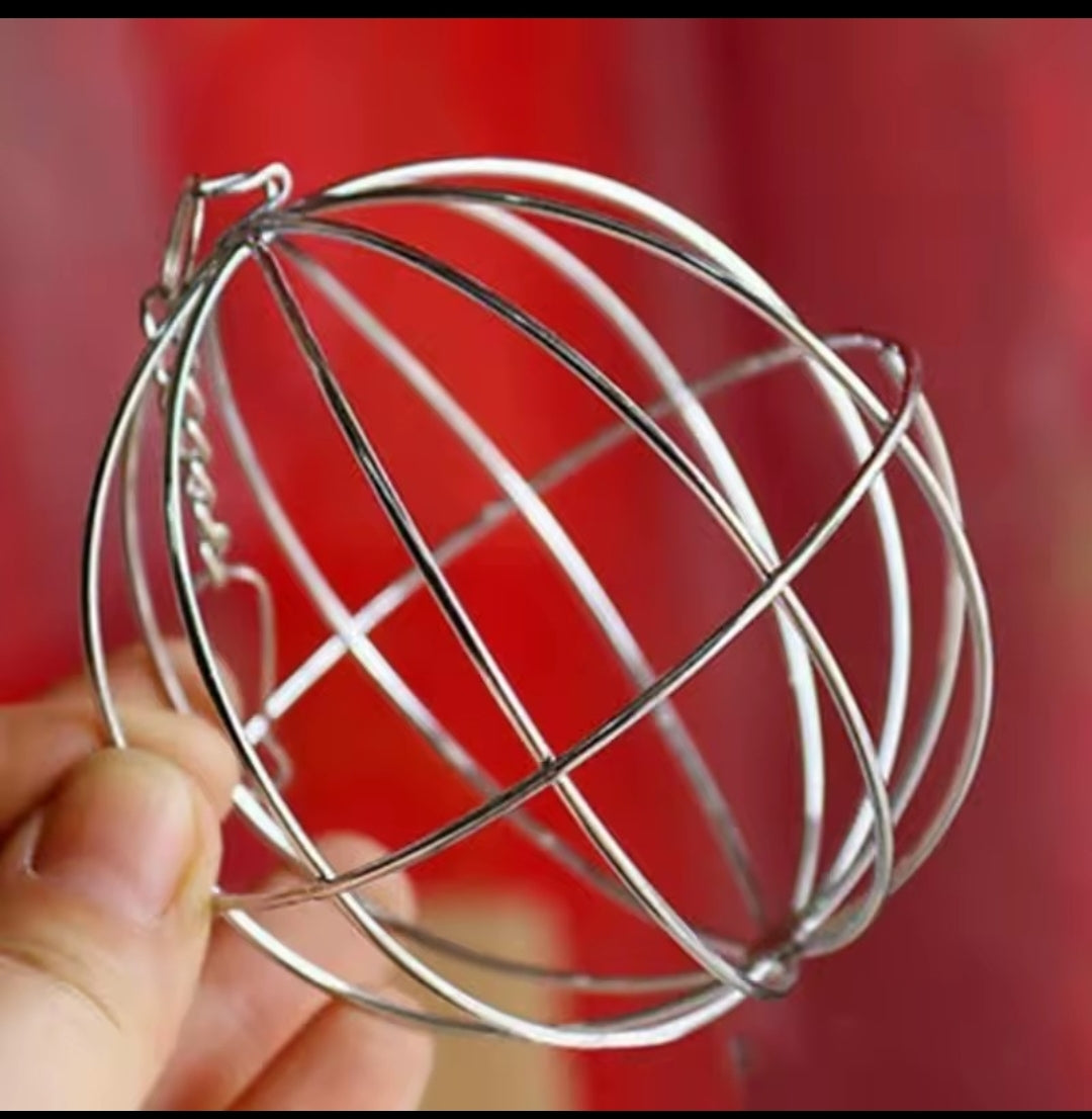 Boule Distributrice de Foin en Inox pour Lapin & Rongeurs – Anti-Mordillements